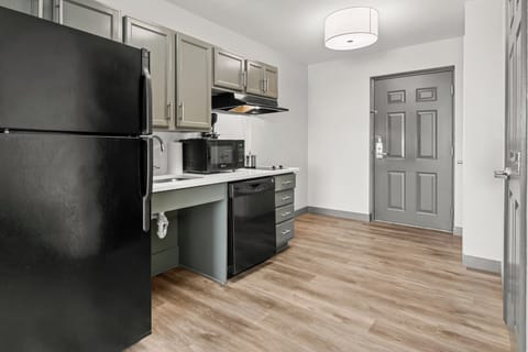 In-room safe, free WiFi, bed sheets