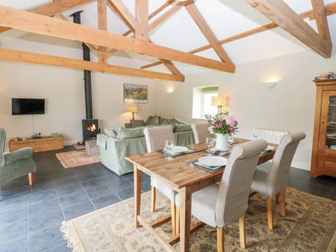 Cottage | Dining