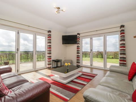 Cottage | Living area | TV