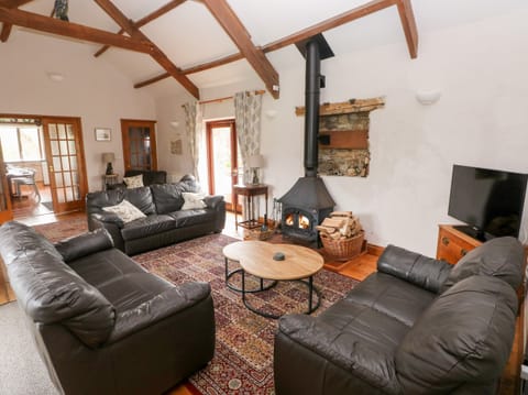 Cottage | Living area | TV