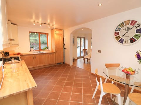 Cottage | Private kitchen | Fridge, dishwasher, highchair, cookware/dishes/utensils