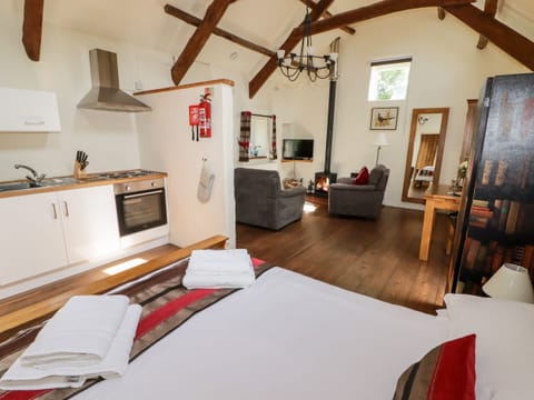Cottage | 1 bedroom, individually decorated, individually furnished, free WiFi