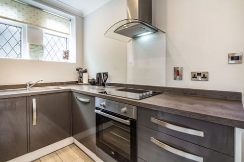 Cottage | Private kitchen | Stovetop, dishwasher, highchair, cookware/dishes/utensils