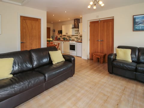 Cottage | Living area | TV