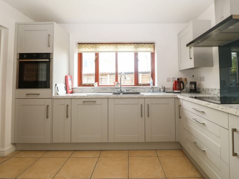 Cottage | Private kitchen | Stovetop, dishwasher, highchair, cookware/dishes/utensils