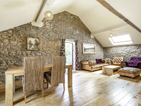 Cottage | Living area | TV