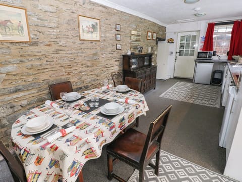 Cottage | Dining