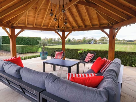 Cottage | Outdoor dining