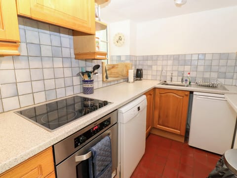 Cottage | Private kitchen | Fridge, dishwasher, highchair, cookware/dishes/utensils