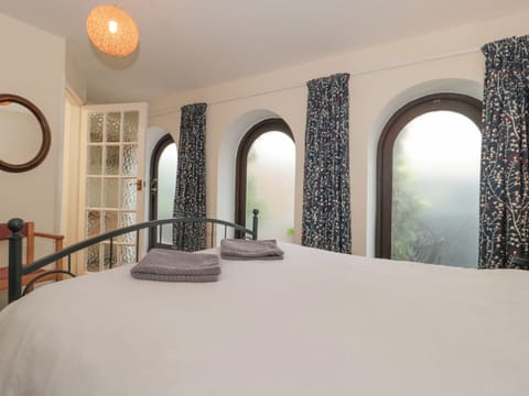 Cottage | 4 bedrooms, individually decorated, individually furnished, free WiFi