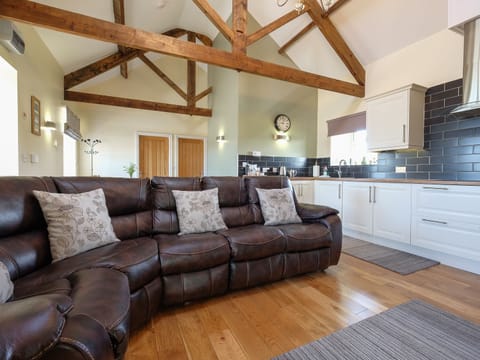 Cottage | Living area | TV