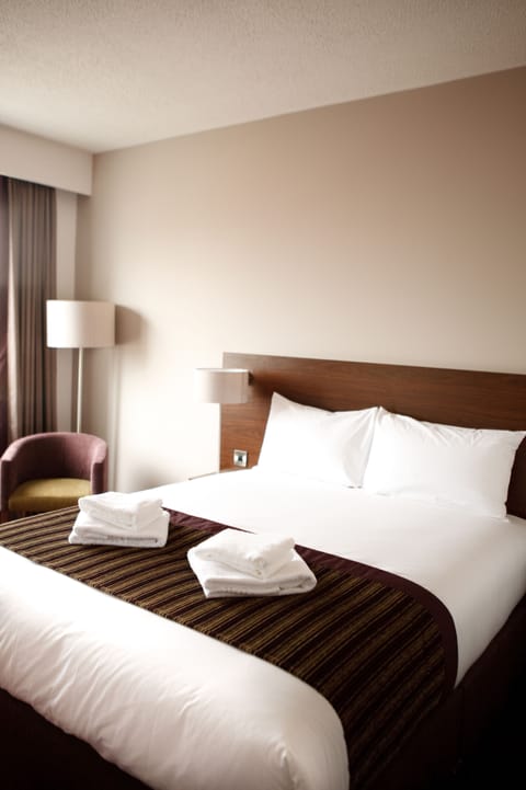 Standard Double Room (and Sofa) | Desk, soundproofing, iron/ironing board, free cribs/infant beds