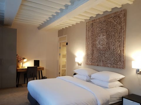 Junior Suite, 1 King Bed | Premium bedding, blackout drapes, free WiFi, bed sheets