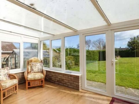 Cottage | 2 bedrooms, individually decorated, individually furnished, free WiFi