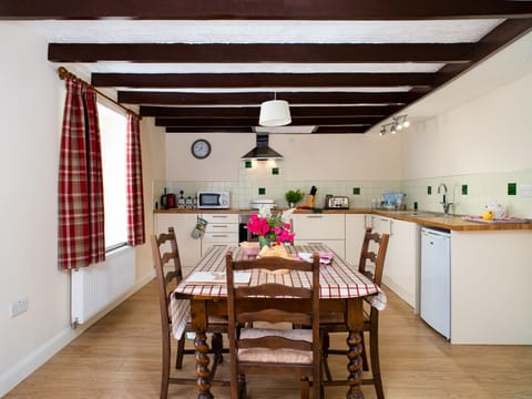 Cottage | Dining