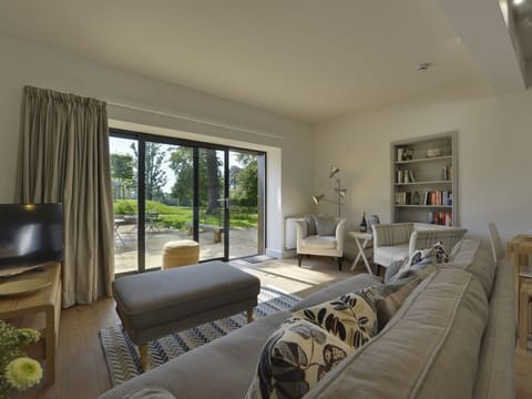 Cottage | Living area | TV, DVD player