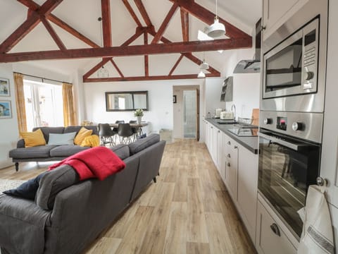 Cottage | Private kitchen | Microwave, stovetop, dishwasher, highchair