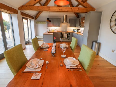Cottage | Dining