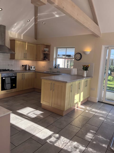 Image picker 61861FED 9AF8 4654 93D2 F51D4E659408 7331 00000112F7670E1E