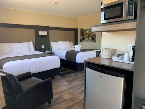 Comfort Double Room, 2 Queen Beds, Non Smoking | Egyptian cotton sheets, desk, blackout drapes, soundproofing