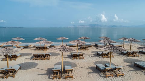 Private beach, sun loungers, beach umbrellas, beach towels