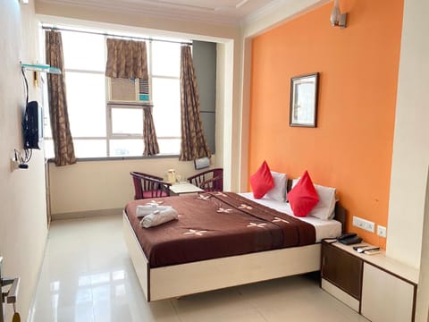 Free WiFi, bed sheets, wheelchair access