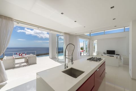 WOW, Oceanviews from kitchen.
Oceanvillas Curacao!