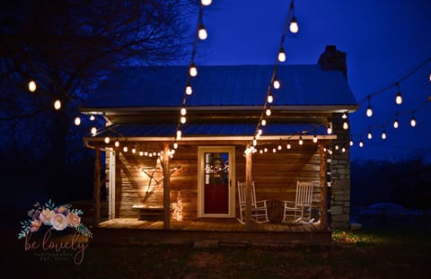 Did you know that the famous Davy Crockett stayed in this cozy cabin?