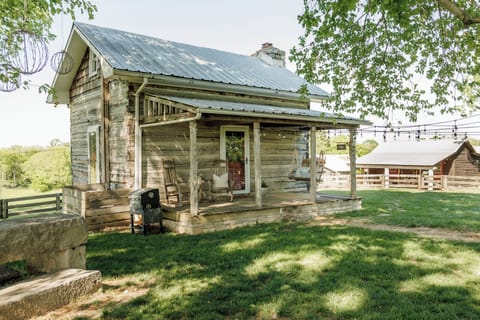 Exterior view of Crocketts Cabin. 