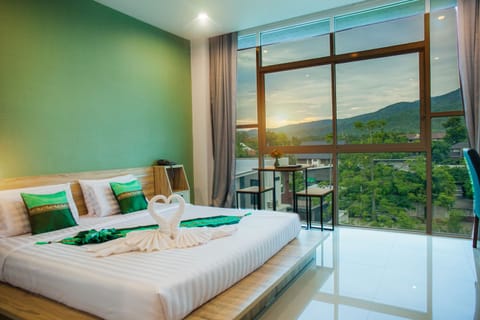 Mountain View  | Blackout drapes, free WiFi, bed sheets