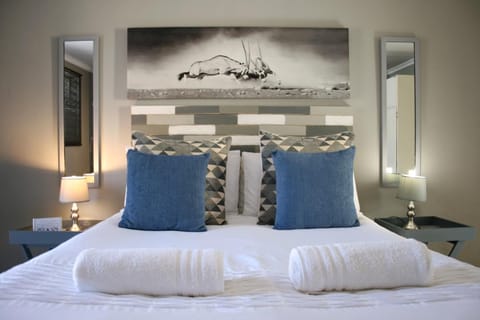 Oryx Room | Desk, WiFi (free), bed sheets