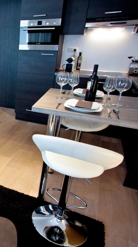 Apartment, Ensuite (Flat Moliere) | Individually decorated, individually furnished, iron/ironing board