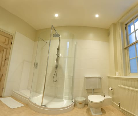 Large Double or Twin Room | Bathroom | Combined shower/tub, hair dryer, bathrobes, towels