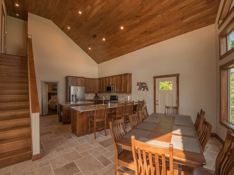Large open dinning area for meals in comfort. 
