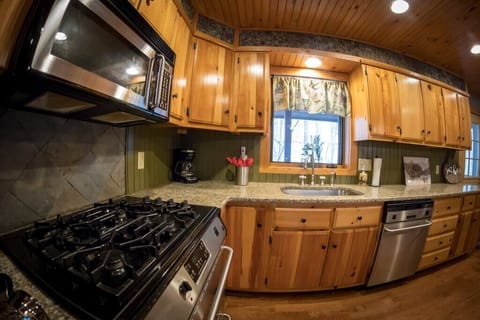 638b81c9 b144 41a4 bdbd 218d84005083