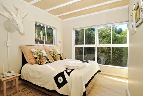 Apartment, 2 Bedrooms (The Bright House (7)) | In-room safe, individually decorated, individually furnished