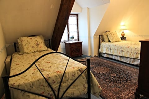 Family Apartment, 4 Bedrooms, Park View, Ground Floor | 4 bedrooms, individually decorated, individually furnished, desk