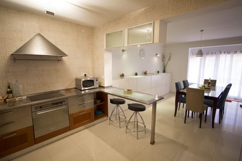 Kitchen, Breakfast Table, Dining Area, and Lounge Extension in background