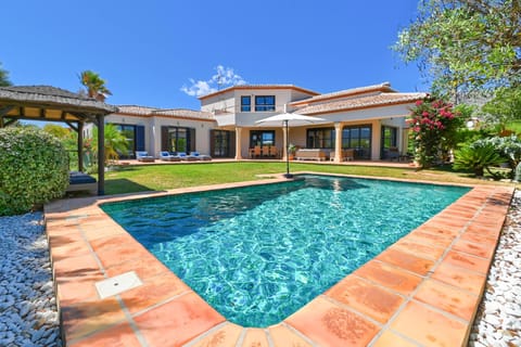 Garden and swimming pool