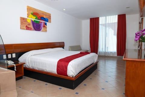 Standard Room | Premium bedding, pillowtop beds, in-room safe, individually furnished