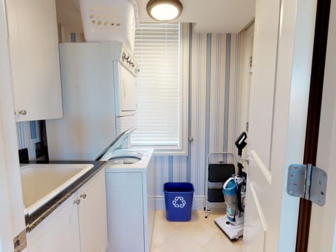 Residence #3820 - Personal Laundry Room