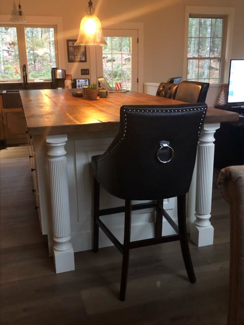 Main floor, kitchen island, seats 4.