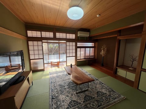 Basic House | WiFi (free), bed sheets