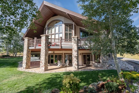 Welcome home to Majestic Vista Chalet
