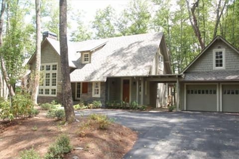 Surrounded by woods with mountain views & golf course