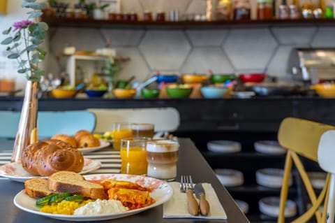 Daily buffet breakfast for a fee