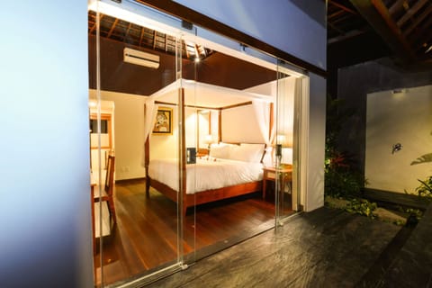Ayuterra Two Bedrooms Villa | Minibar, in-room safe, desk, soundproofing