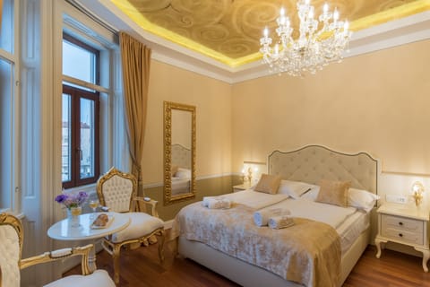 Double Room, City View | Hypo-allergenic bedding, minibar, in-room safe, desk