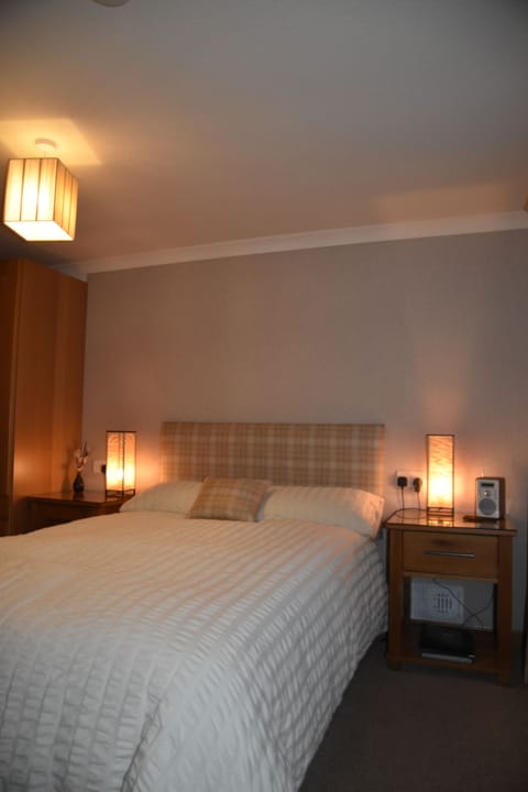 Double Room, Ensuite | Iron/ironing board, free WiFi, bed sheets