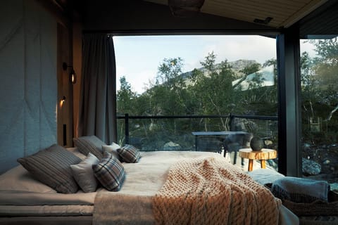 Suite with sauna and jacuzzi | Soundproofing, iron/ironing board, free WiFi, bed sheets